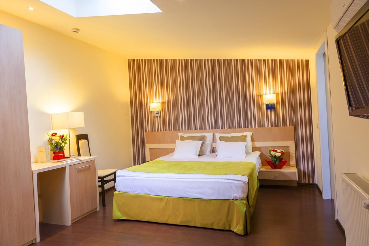 Отель Hotel Trianon Бухарест