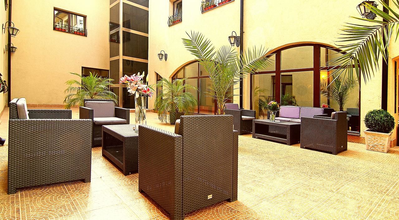 Отель Hotel Trianon Бухарест-8