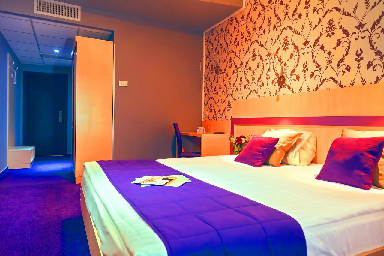 Отель Hotel Trianon Бухарест-12