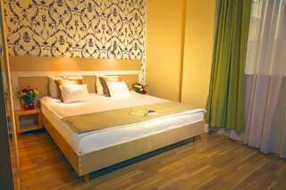 Отель Hotel Trianon Бухарест Улучшенный двухместный номер с 1 кроватью-1