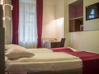 Отель Hotel Trianon Бухарест Стандартный двухместный номер с 2 отдельными кроватями-4