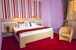 Отель Hotel Trianon Бухарест Улучшенный двухместный номер с 1 кроватью-7