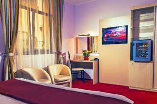Отель Hotel Trianon Бухарест Улучшенный двухместный номер с 1 кроватью-2